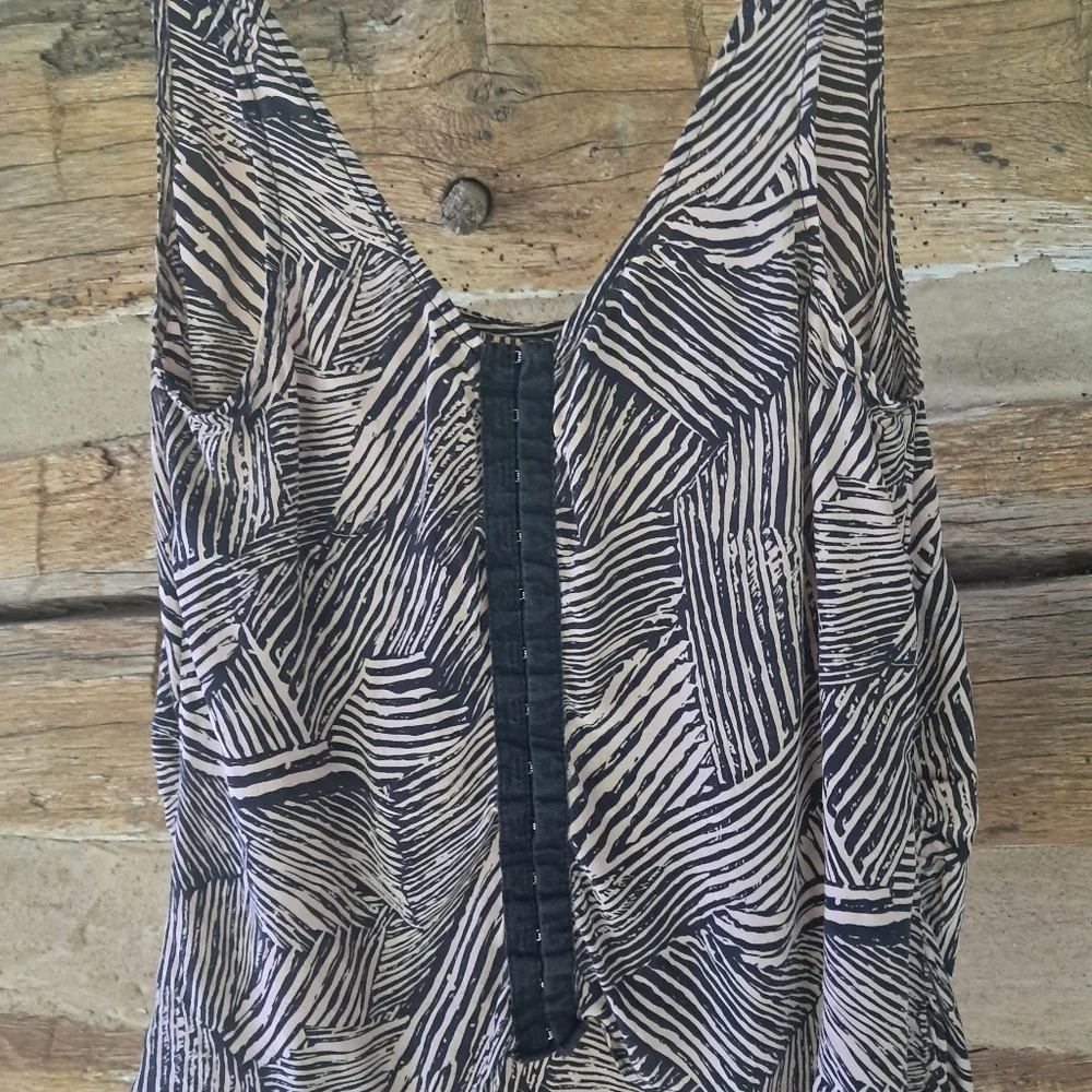 3/$12 Unbranded Tan & Black Striped High Low 100% Silk Tank Top Size Small - Picture 2 of 5
